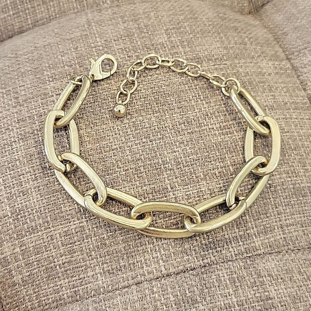 Soft gold-toned metal link bracelet